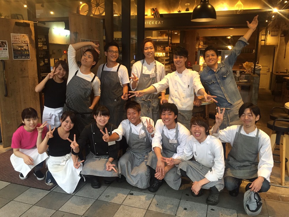 【ビストロ　チキートのホールスタッフ】大募集！
未経験スタート歓迎♪