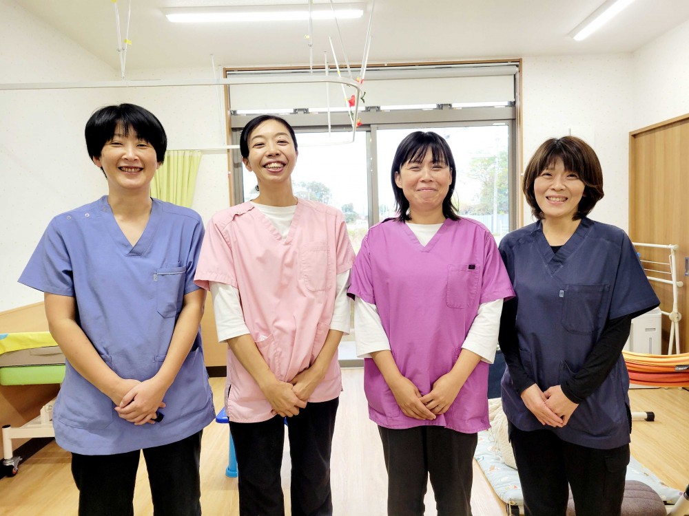 契約社員！放デイえるぴすの看護業務です。日勤のみ。年間休日120日。原則土日休み。障害福祉が未経験の方にもていねいに指導します。６か月後双方同意の上正社員に転換あり。