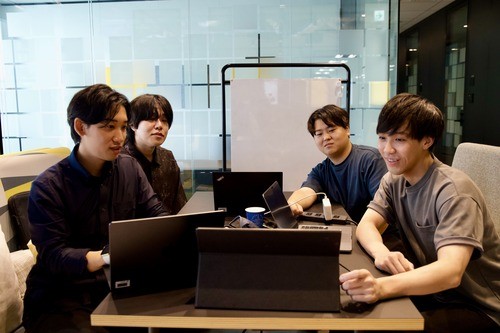 リモートでも常にオンラインで繋がっているから安心感あり！