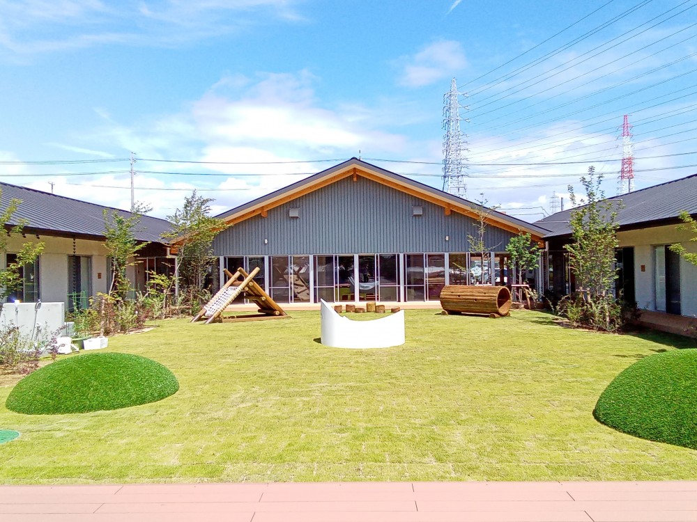 【保育士/月給25万/年間休日115日+特休】残業ほぼなし：浜松市西区入野：駐車場無料：ブランクOK：2022年開園