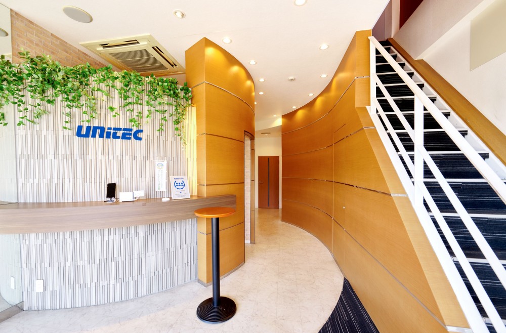 2005年設立、社員11名の会社。残業時間は月平均20時間以下です。