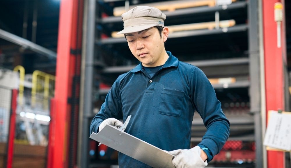 未経験歓迎！先輩がマンツーマンで付き、構え方・角度・動かし方まで丁寧に教えます。