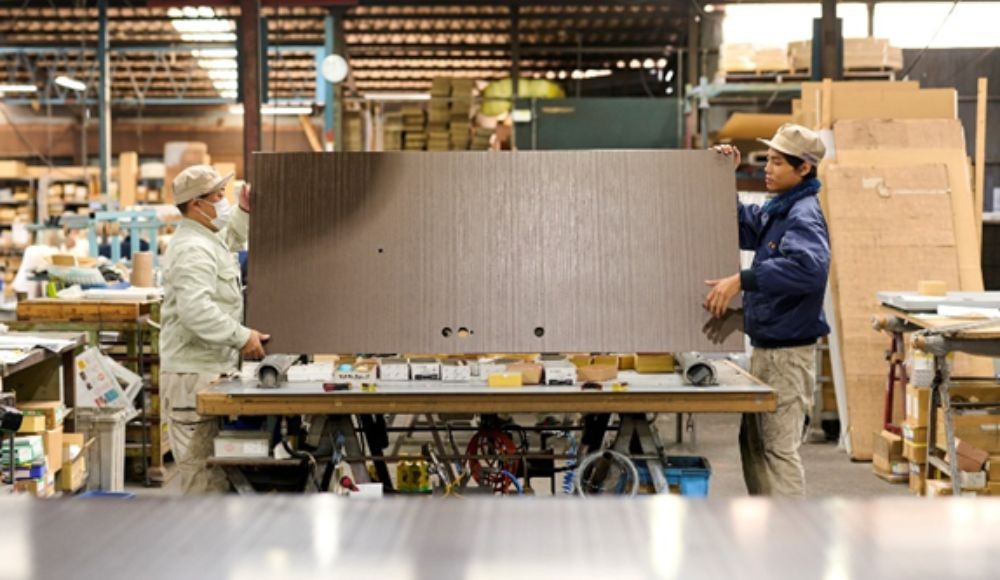 未経験歓迎！先輩がマンツーマンで付き、構え方・角度・動かし方まで丁寧に教えます。