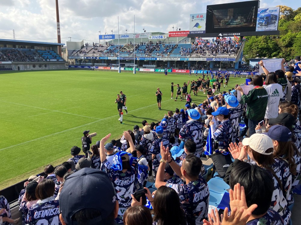社内メンバーとスポーツ観戦