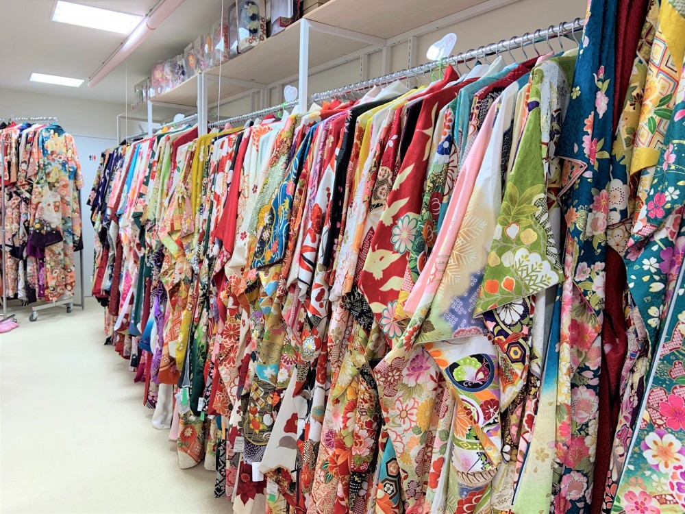 昭和5年創業きもの・振袖専門店。人生に一度の大切な日を彩るお手伝い