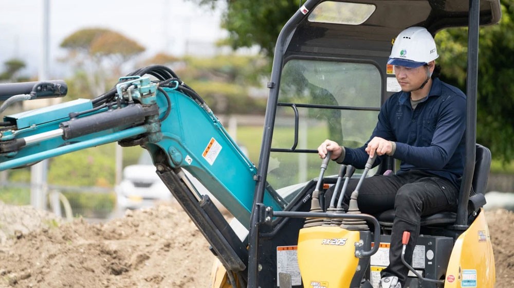 土木・外構職人募集｜社保完備・資格取得手当・研修制度あり